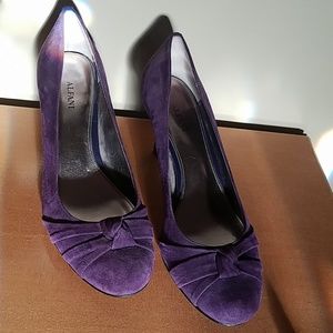 Alfani purple suede pumps
